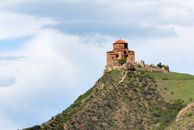 Le monastère de Jvari · Photo : Alexxx1979 — CC BY-SA 4.0 — Wikimedia Commons