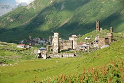 Ushguli · Photo : Florian Pinel — CC BY-SA 3.0 — Wikimedia Commons