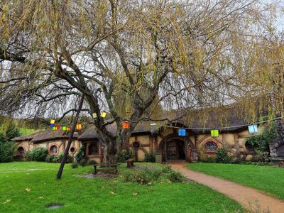 Hobbiton · Photo : Maksym Kozlenko — CC BY-SA 4.0 — Wikimedia Commons