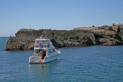 La baie des Îles · Photo : W. Bulach — CC BY-SA 4.0 — Wikimedia Commons