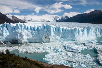 Le glacier Perito Moreno · Photo : Luca Galuzzi (Lucag) — CC BY-SA 2.5 — Wikimedia Commons