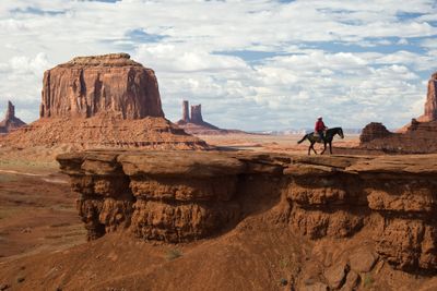 Monument Valley · Photo : Luca Galuzzi (Lucag) — CC BY-SA 2.5 — Wikimedia Commons